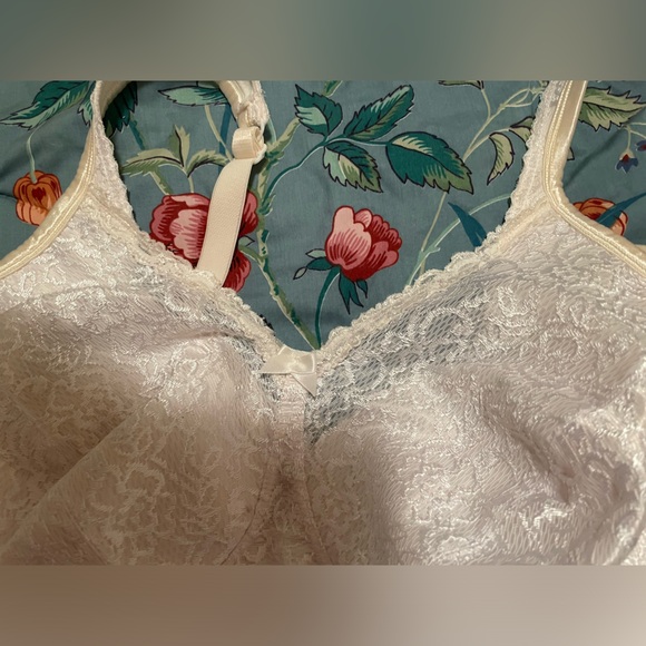 Playtex 18-Hour Bra 42DD White 🩷 - Picture 2 of 6